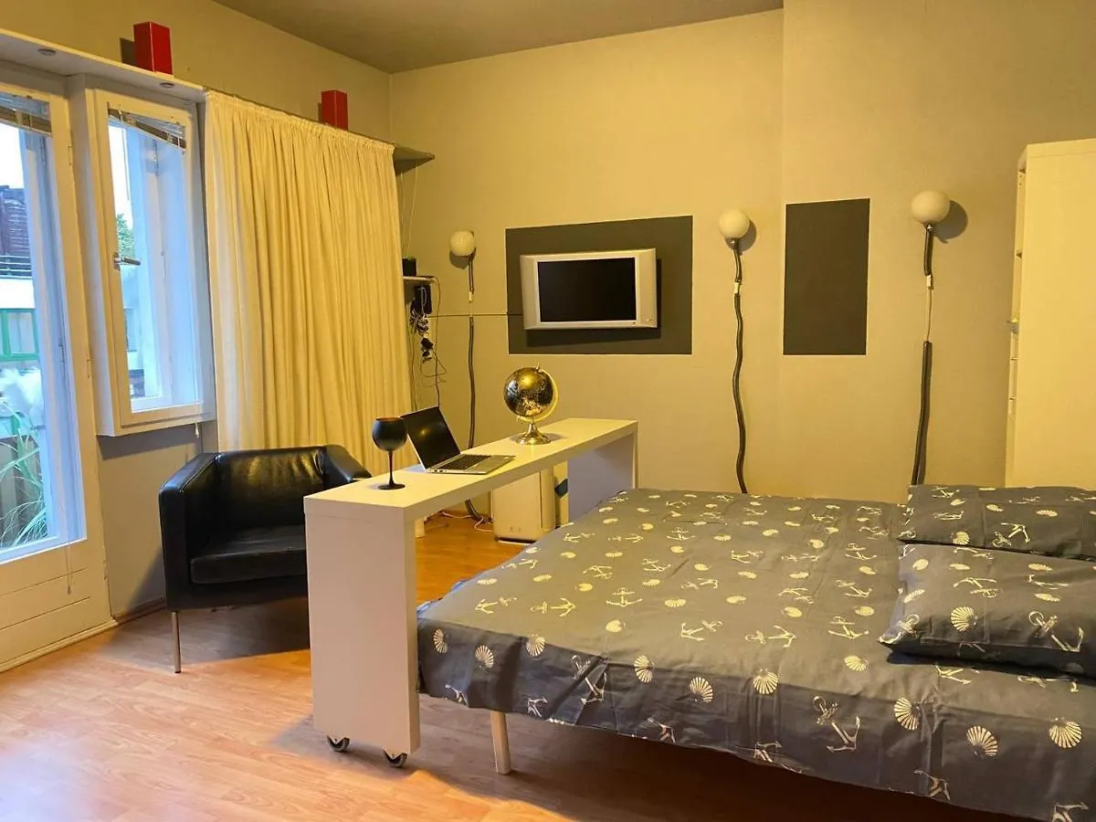 Cozy Modern Apartment With Small Balcony In The Heart Of ベルリン 0*,  ドイツ